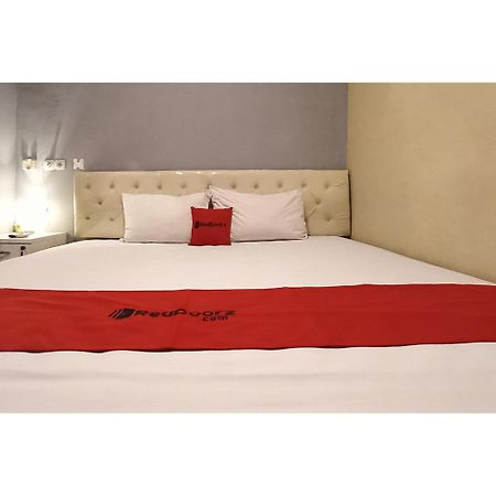Reddoorz At Deluxe Hotel Near Terminal Purabaya Bungurasih Sidoarjo Ngoại thất bức ảnh